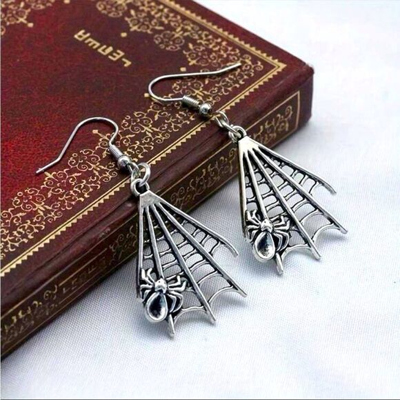 Goth Spiderweb Dangling Earrings, Spider, lightweight, Silver Color NWT - Picture 2 of 2